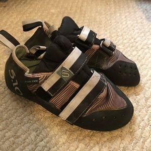 Climbing shoes